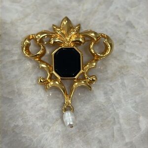 Vintage Avon Victorian Gold Tone Brooch Black Stone & Drop Freshwater Pearl